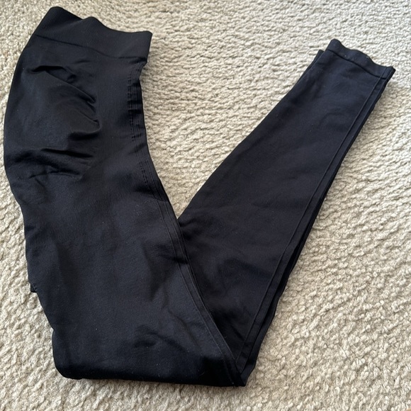 Bundle of Blanqi and Zella maternity/postpartum leggings - Picture 4 of 8